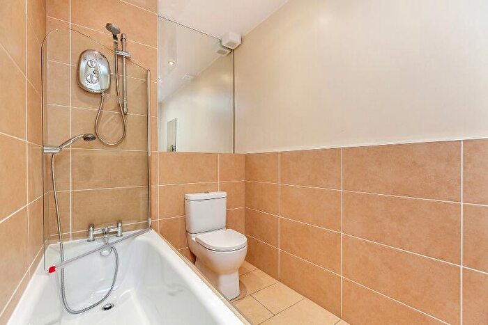 3 Bedroom Flat To Rent In Hanover Street, Edinburgh, EH2