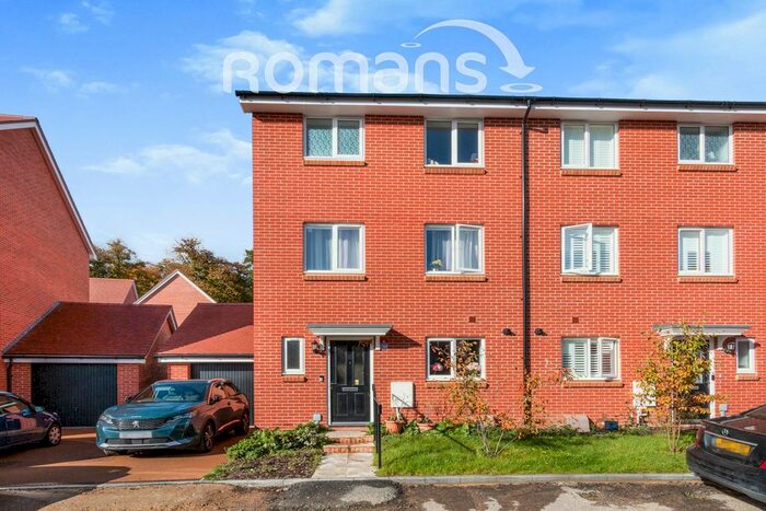 4 Bedroom Semi-Detached House To Rent In Saddle Row, Blackwater, Camberley, GU17