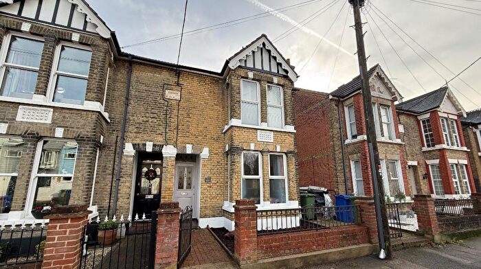 3 Bedroom Semi-Detached House For Sale In Rectory Road, Stanford-Le-Hope, Essex, SS17