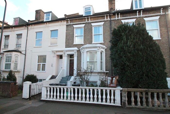 1 Bedroom Flat To Rent In Moulins Road, London, E9