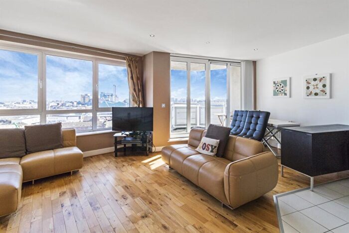 2 Bedroom Apartment To Rent In Wards Wharf Approach, London, E16