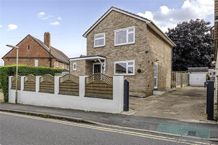 3 Bedroom Detached House For Sale In Barnby Road, Knaphill, Woking, Surrey, GU21