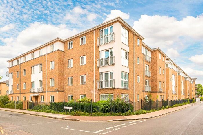 2 Bedroom Flat To Rent In Morton Close, Shadwell, E1