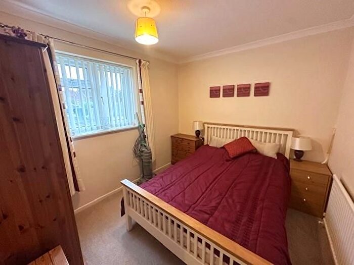2 Bedroom Detached Bungalow To Rent In The Moors, Thatcham, RG19