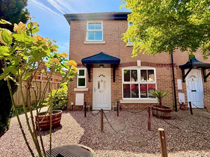 3 Bedroom End Of Terrace House For Sale In Pasture Close, Rodbourne, Swindon, SN2