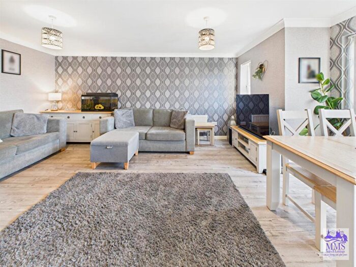 2 Bedroom Flat For Sale In Guinness Drive, Wainscott, Rochester, ME3