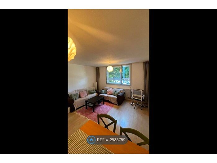 2 Bedroom Flat To Rent In Putney Hill, London, SW15