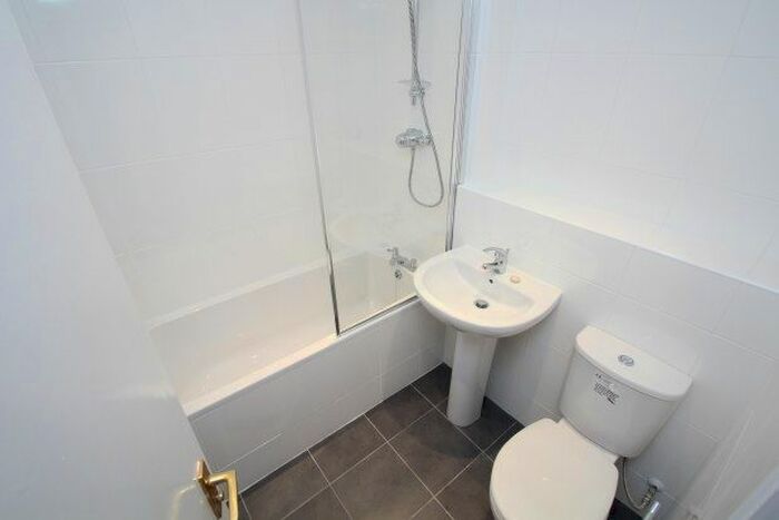 2 Bedroom Flat To Rent In Ashburton Road, Croydon, CR0