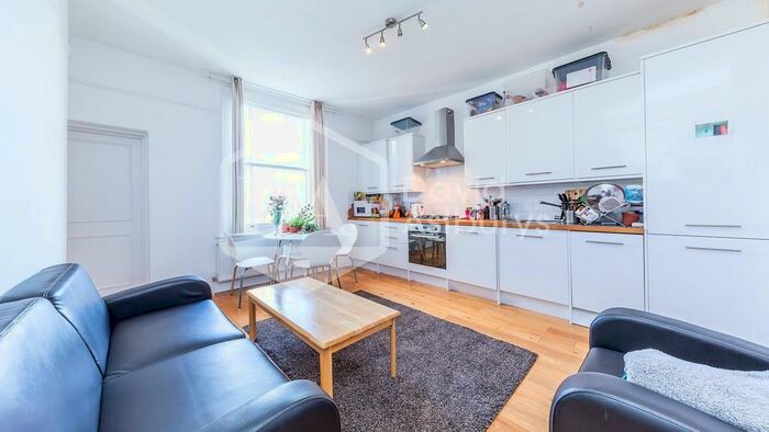 3 Bedroom Flat To Rent In Junction Road, Archway, London, N19
