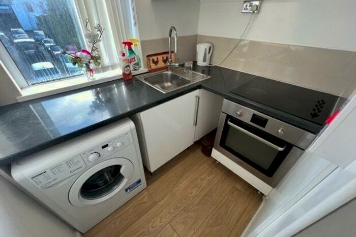 1 Bedroom Flat To Rent In Newport Road Cardiff, CF24