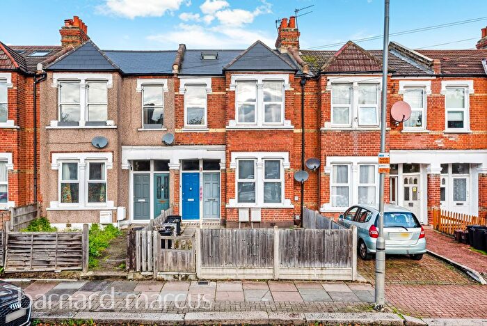 2 Bedroom Flat To Rent In Mellison Road, London, SW17