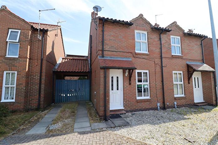 2 Bedroom Semi-Detached House For Sale In Southfield Park, Market Weighton, YO43