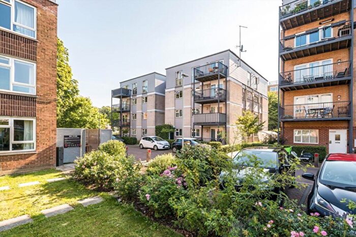 2 Bedroom Flat For Sale In Limerick Close, Balham, SW12