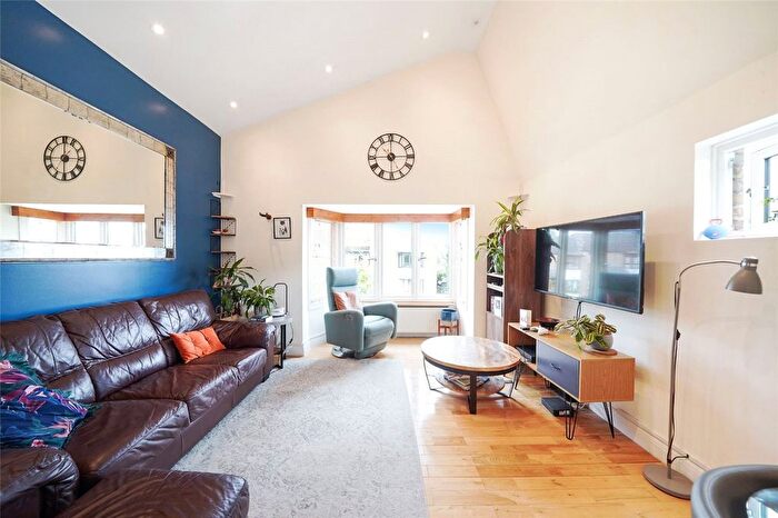 1 Bedroom Flat For Sale In Linden Walk, London, N19