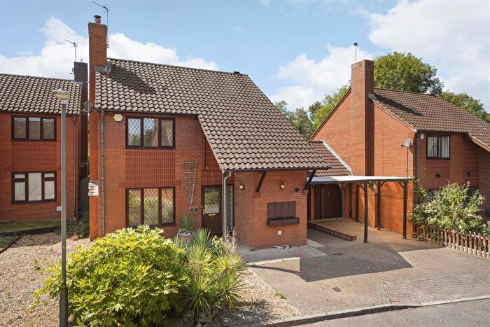 3 Bedroom Detached House For Sale In Beacon Court, Furzton, Milton Keynes, MK4
