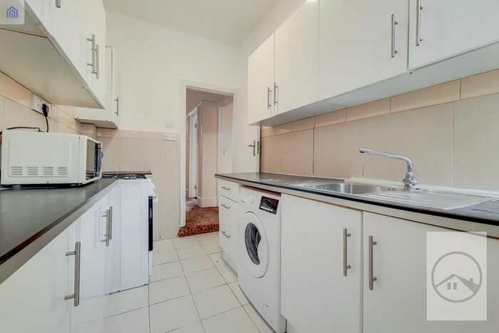 4 Bedroom Flat To Rent In Durnsford Road, Wimbeldon, SW19