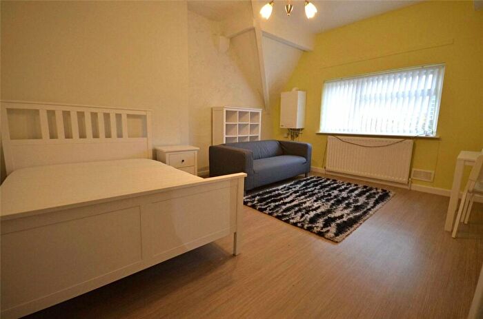 1 Bedroom Apartment To Rent In Ladybarn Road, Fallowfield, Manchester, M14