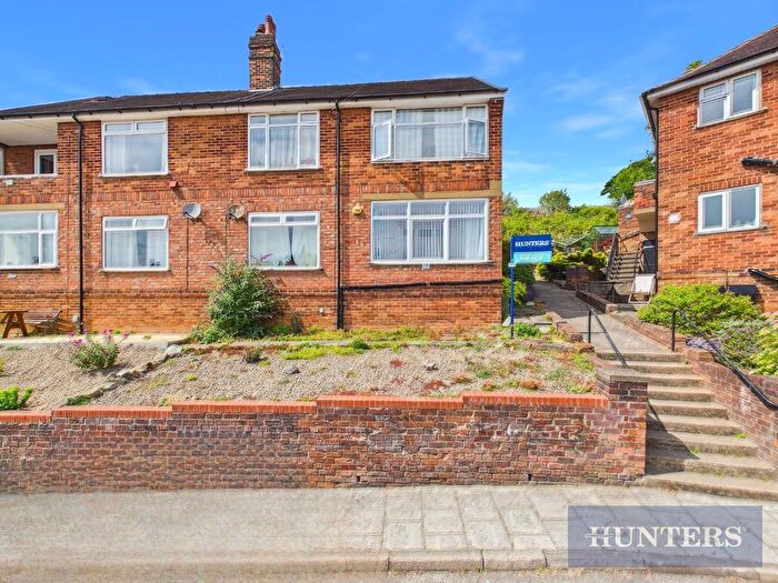 2 Bedroom Flat For Sale In Westwood Gardens, Scarborough, YO11