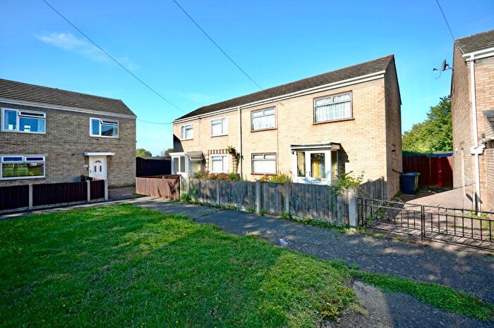 3 Bedroom Semi-Detached House For Sale In Sycamore Drive, Huntingdon, PE29