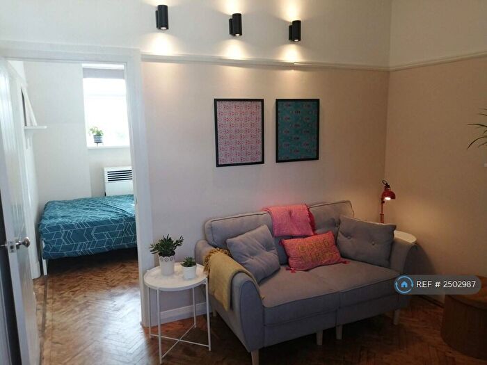 1 Bedroom Flat To Rent In Dunraven House, Cardiff, CF10