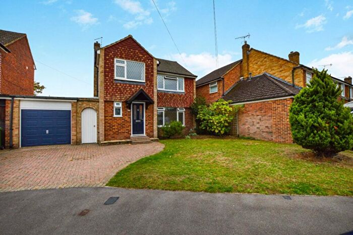 3 Bedroom Detached House To Rent In Godley Road, Byfleet, West Byfleet, Surrey, KT14