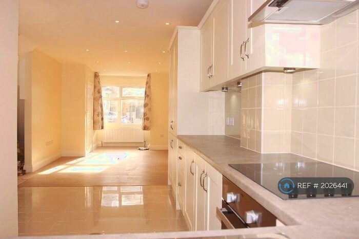 3 Bedroom End Of Terrace House To Rent In Edward Rd, Coulsdon Town, CR5