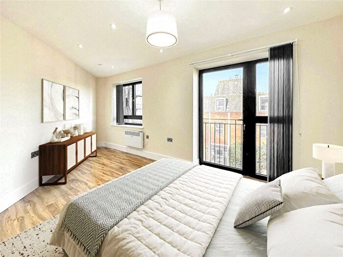 2 Bedroom Flat To Rent In Church Street, Slough, Berkshire, SL1