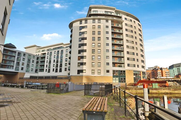 1 Bedroom Apartment For Sale In Armouries Way, Leeds, LS10