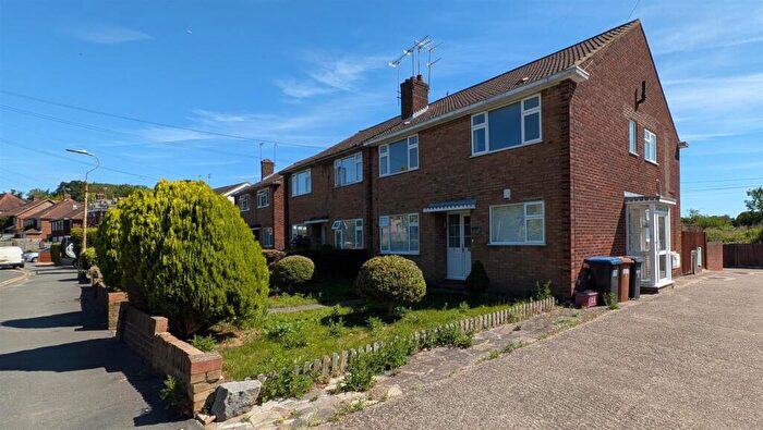 2 Bedroom Maisonette To Rent In Tolmers Road, Cuffley, EN6