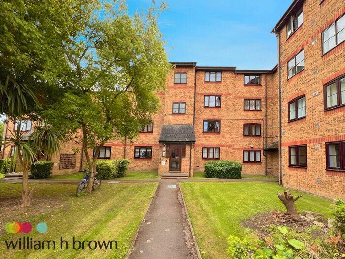 1 Bedroom Apartment To Rent In Crest Avenue, Grays, RM17