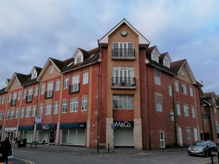 2 Bedroom Apartment To Rent In Lumley Road, Horley, RH6