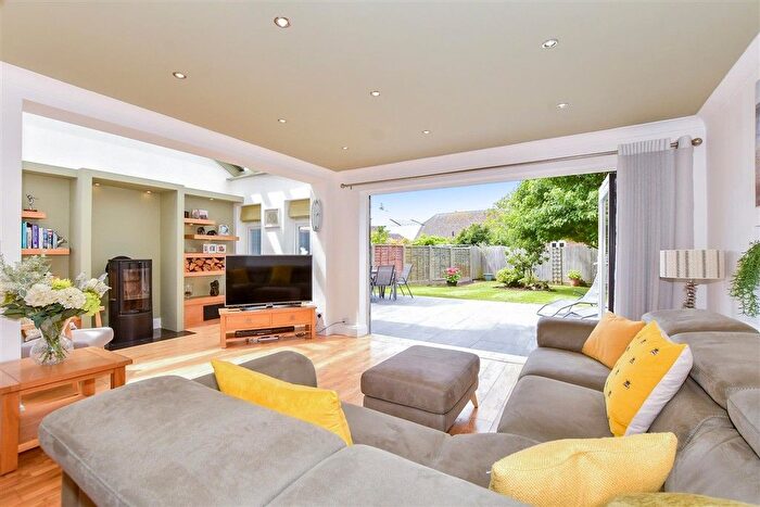 4 Bedroom Detached House For Sale In Lower Sands, Dymchurch, Kent, TN29