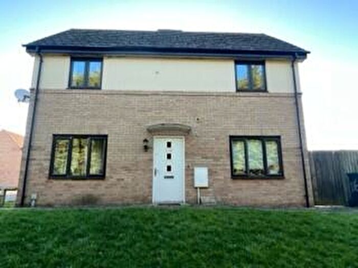 3 Bedroom Semi-Detached House To Rent In Dunnock Way, PE27