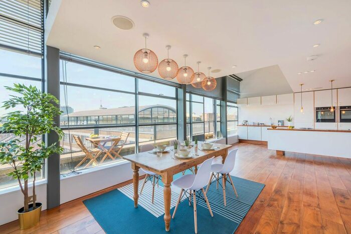 2 Bedroom Flat To Rent In Evershed Walk, Chiswick, London, W4