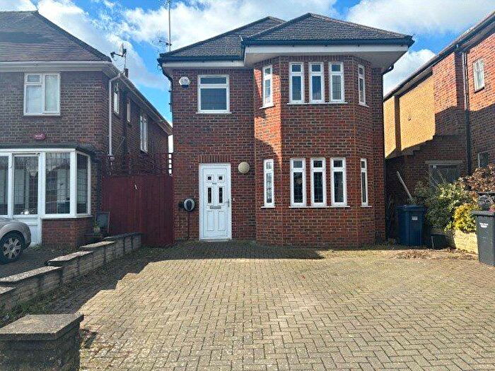 3 Bedroom Detached House To Rent In Edgwarebury Lane, Edgware, HA8