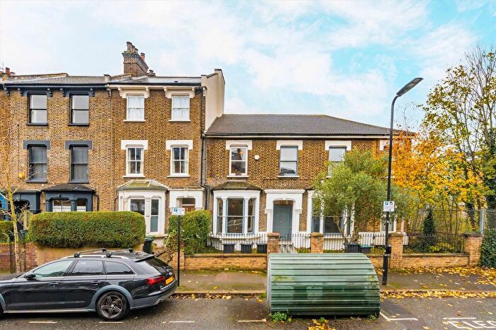 2 Bedroom Flat For Sale In Heyworth Road, Clapton, E5