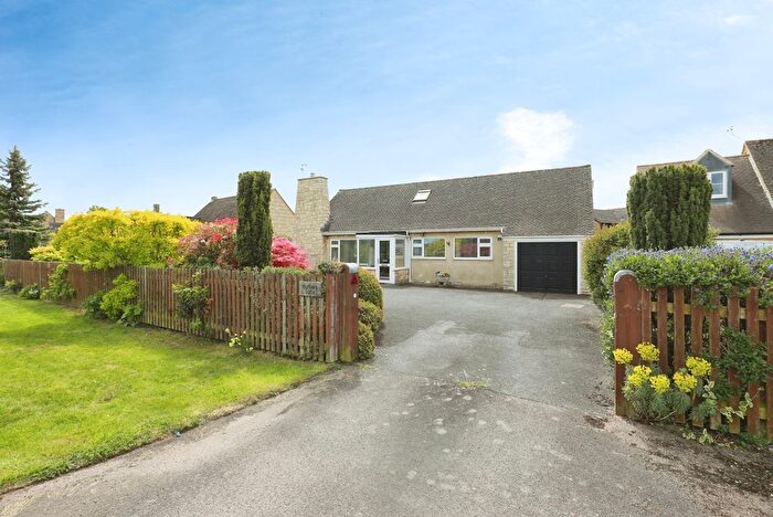 3 Bedroom Bungalow For Sale In Broadway Road, Childswickham, Broadway, Worcestershire, WR12