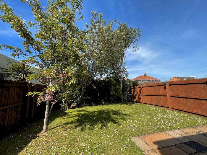 3 Bedroom Semi-Detached House To Rent In Parc-Y-Berllan, Porthcawl, CF36