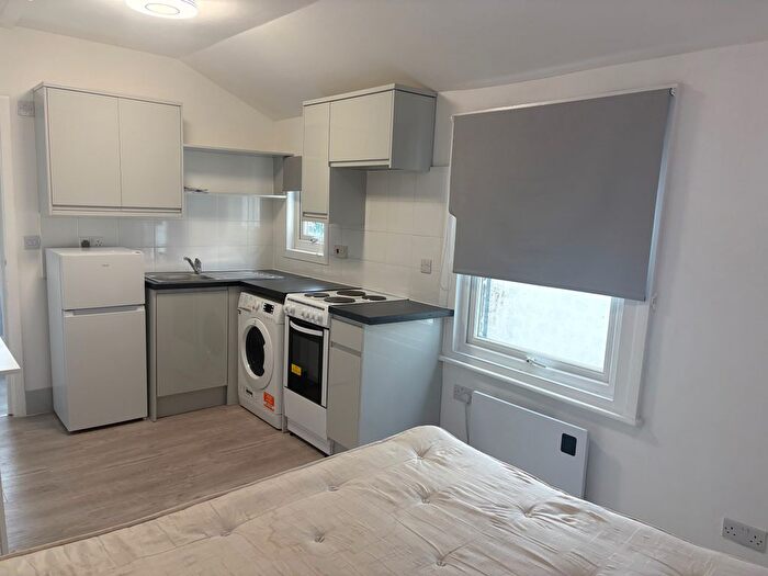 Studio To Rent In Victoria Road, London, NW4