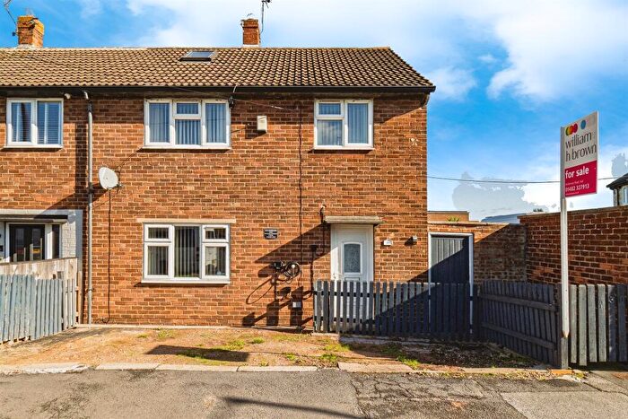 3 Bedroom End Of Terrace House For Sale In Tamar Grove, Hull, HU8