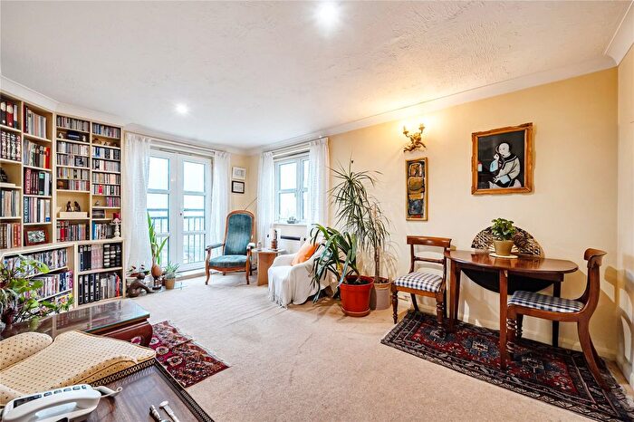 1 Bedroom Flat For Sale In Church Crescent, London, N10