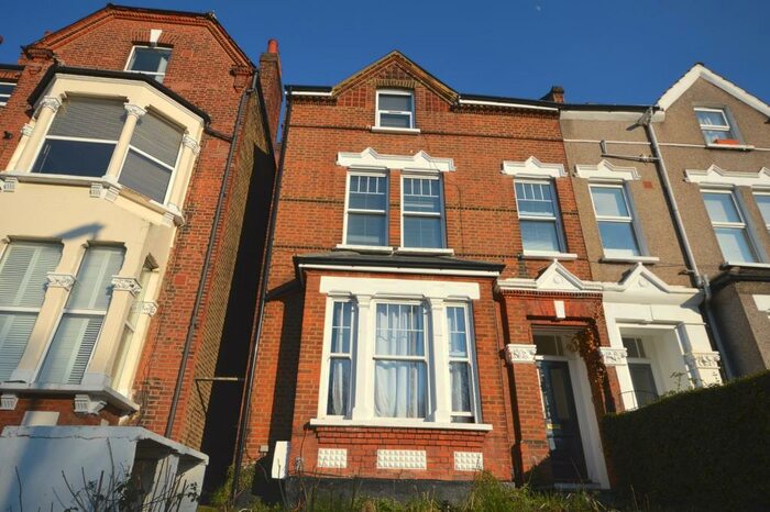 Flat To Rent In Norwood Road London, SE24