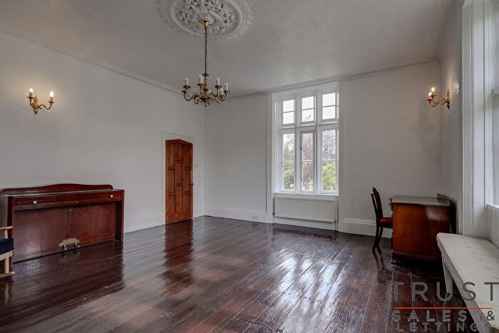 5 Bedroom Detached House To Rent In Liversedge Hall Lane, Liversedge, WF15
