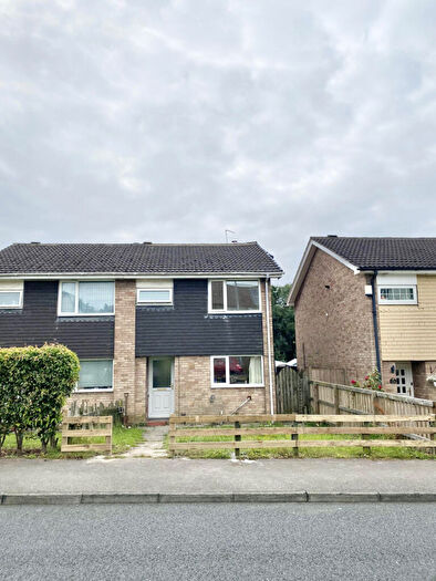 3 Bedroom Semi-Detached House To Rent In Ramshead Drive, Seacroft, LS14