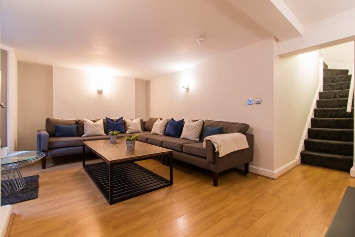 8 Bedroom Terraced House To Rent In Cawdor Road, Manchester, M14