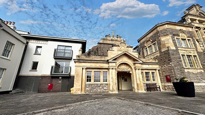 2 Bedroom Flat To Rent In Pruen House, Knightstone Causeway, Weston- Super-Mare, Ad, Gb, BS23