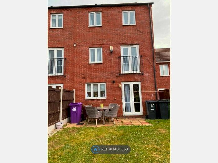 3 Bedroom End Of Terrace House To Rent In Ardgowan Grove, Wolverhampton, WV4