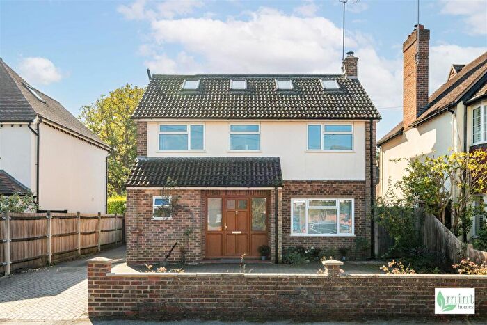 6 Bedroom Detached House For Sale In Highfield Road, West Byfleet, KT14