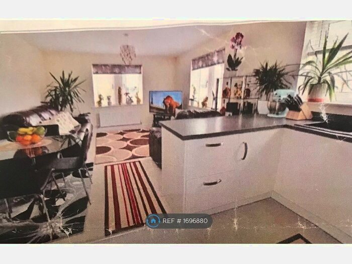 2 Bedroom Flat To Rent In School Lane, Havant, PO9