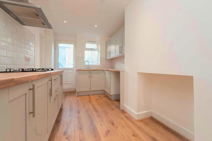 3 Bedroom Terraced House To Rent In Edwardsville, Treharris, CF46